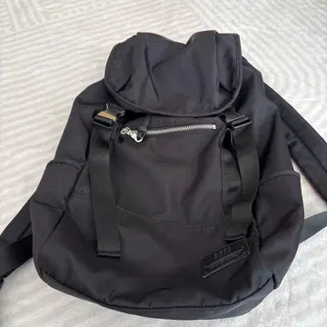 나일론 블랙 백팩
