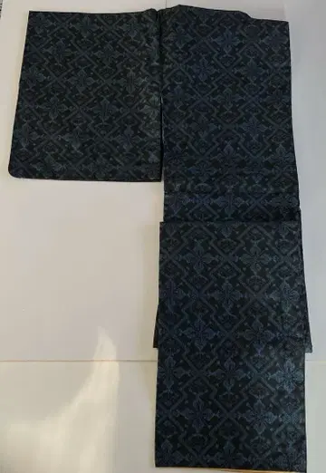 검정과 파랑의 기하학 패턴  앙상블