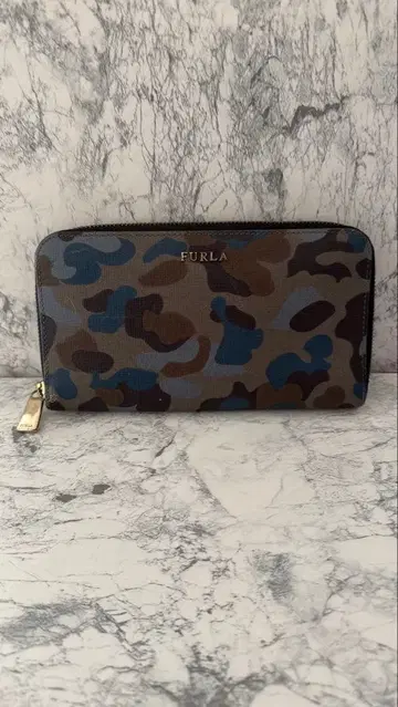FURLA 카모플라쥬 패턴 장지갑