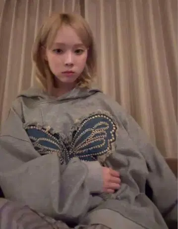 [ aespa winter 착용 ] Butterfly Hoodie Top