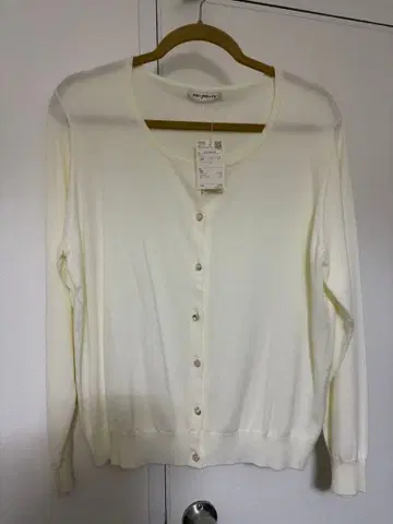 아이보리 긴팔 가디건 버튼 포함