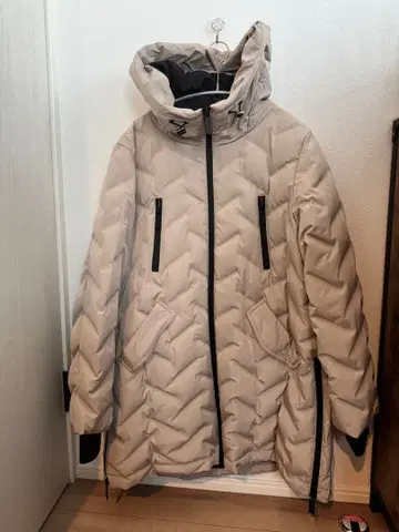 베이지 심리스 다운 자켓