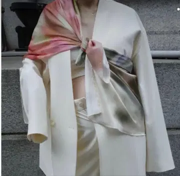 크림색 테일러드 자켓