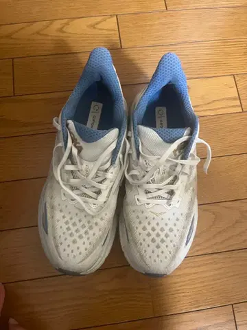HOKA 클리프톤9 러닝화 화이트/블루 27.5cm