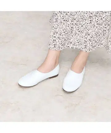 [ 미사용 새상품 ] 라운드토 바부쉬 플랫슈즈