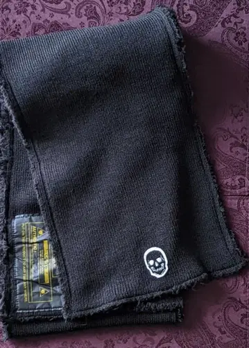 Rude Gallery 블랙 머플러