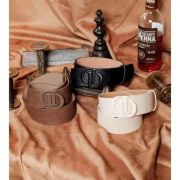 [택 포함 새상품] Darich D 모티브 매트 가죽 벨트 블랙