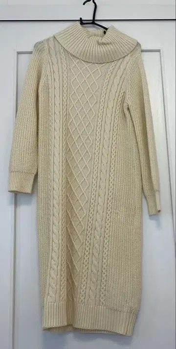 any SiS 터틀넥 케이블 니트 원피스