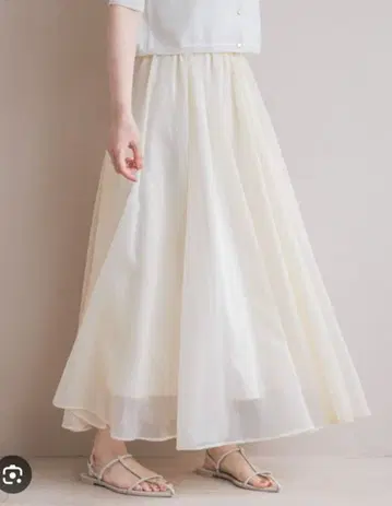 새상품급 아파트바이 볼륨 스커트 화이트