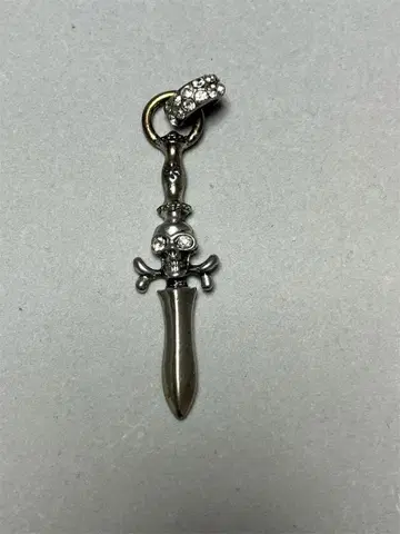 스컬 모티브 검형 펜던트