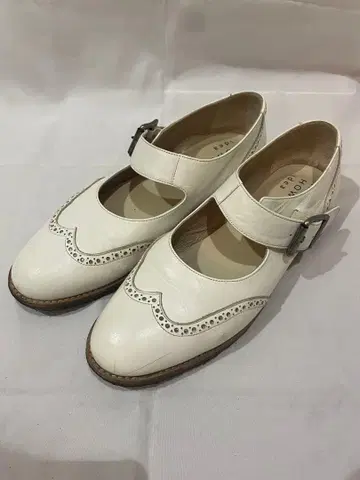 화이트 가죽 멜리 제인 슈즈 마가렛호웰 로우 슈즈