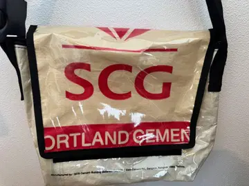 SCG 숄더백 방수 크림색/빨간색 리사이클