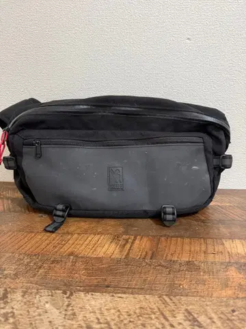 CHROME 블랙 바디백