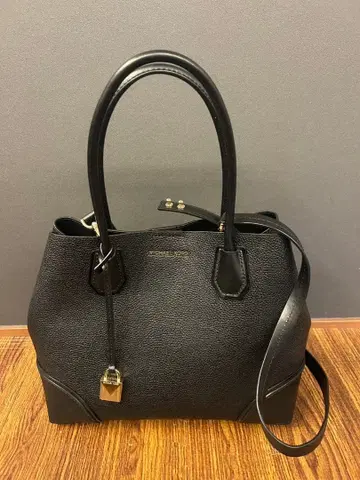 MICHAEL KORS 블랙 가죽 토트백