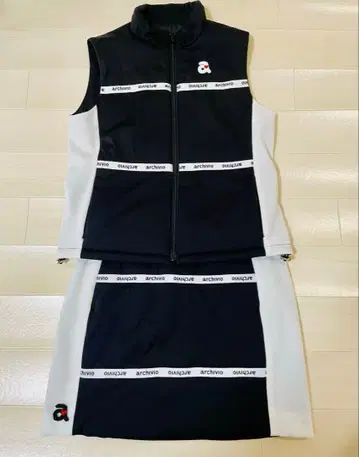 archivio 스포츠 웨어 베스트와 스커트 세트