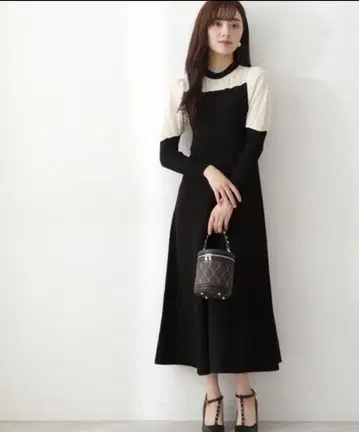 프로포션 바디 드레싱 시어 퍼프 니트 롱 원피스 블랙