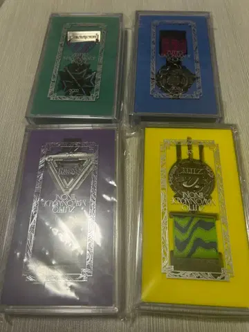 계속 한밤중이면 좋을 텐데. 훈장 4년분 세트