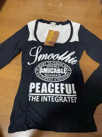 d.i.a 새상품 긴팔 T셔츠 블랙/화이트