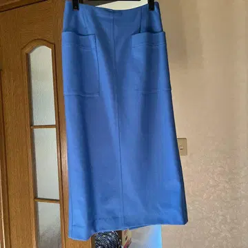 파란색 타이트 스커트 포켓 2개