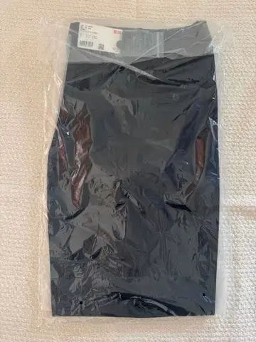 미개봉 새상품: UNIQLO 턱 와이드 팬츠 긴 길이+ S