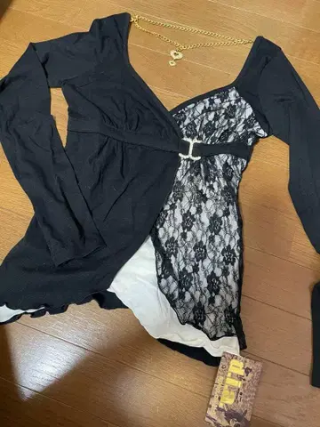 d.i.a 새상품 레이스 디자인 블랙 긴팔 상의