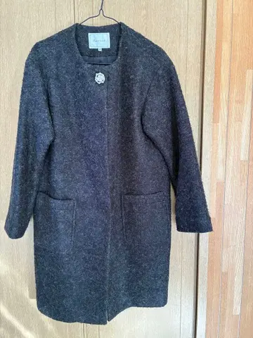 다크 그레이 긴팔 니트 스웨터