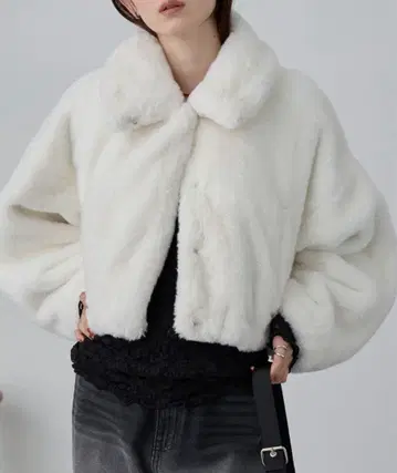 화이트 보아 자켓