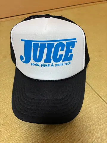 JUICE 트래커 캡 화이트 블랙