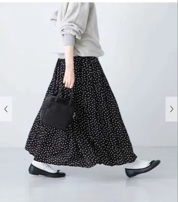 택 포함 새상품 카구레 도트 개더 스커트 어반 리서치 도어스