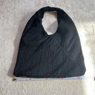 블랙 플리츠 토트백