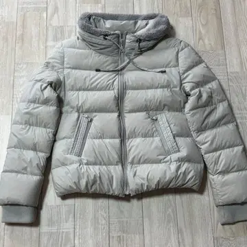 다운 자켓 그레이 플리스 카라 부착