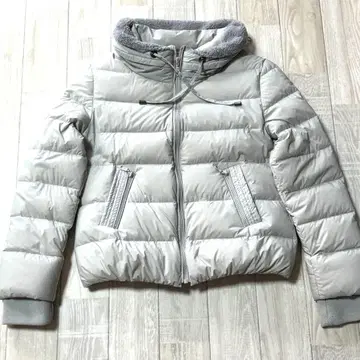 다운 자켓 그레이 플리스 카라 부착