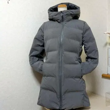UNIQLO 심리스 다운 자켓 M 사이즈