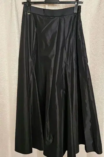 비대칭 턱 플레어 스커트 [이지케어/세탁기 사용 가능] 블랙