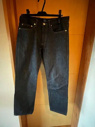 A.P.C 리지드 데님 팬츠 뉴스탠다드