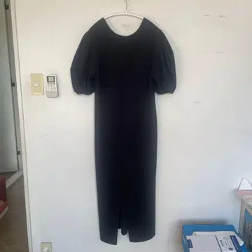 emmi 롱 원피스 등 트임