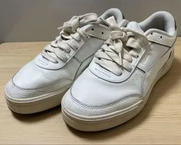주말 특가 Puma Court 화이트 스니커즈 25cm