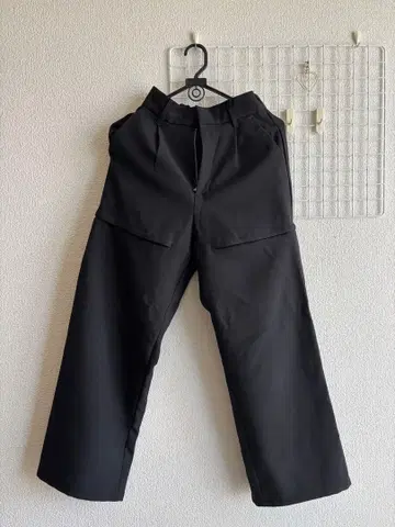 블랙 와이드 팬츠 지퍼 포함