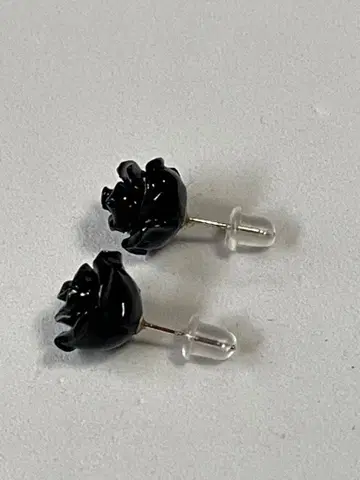 K14w 블랙 장미형 귀걸이 약 6mm