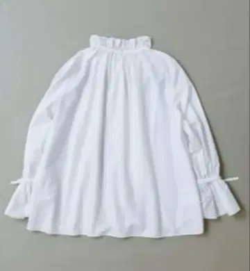 [택 포함 새상품] 앰프레강트 프릴 블라우스 긴팔 M 화이트