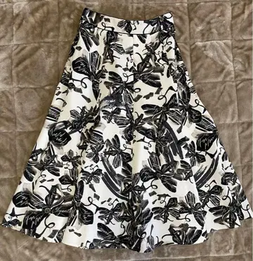 플라워 프린트 플레어 스커트 무릎 기장