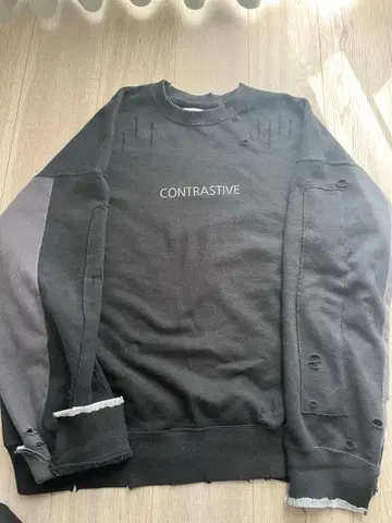 stein 대비 디자인 맨투맨 블랙