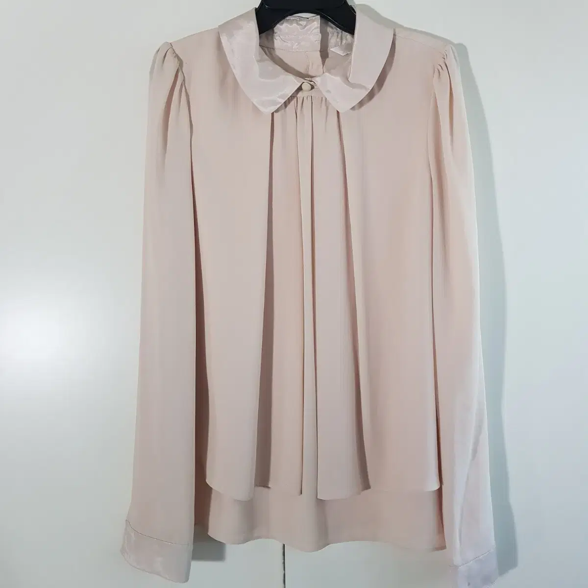 Page Flynn Blouse #페이지플린,#블라우스,#긴팔블라우스 on Bunjang Global Site.