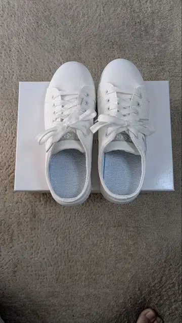 화이트 슬립온 합성 피혁