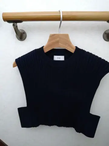 HYKE 네이비 리브 슬리브리스 니트 베스트