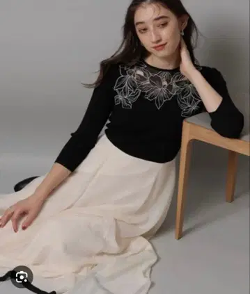 리랜드트루 꽃무늬 자수 데콜 니트 도킹 원피스