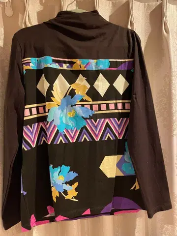 레오나드 컬러풀 꽃무늬 하이넥 긴팔 상의 앞 지퍼