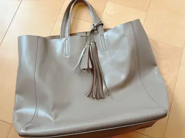 BEAUTY & YOUTH 그레이 가죽 토트백