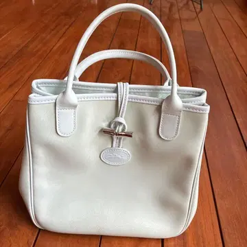 화이트 가죽 토트백