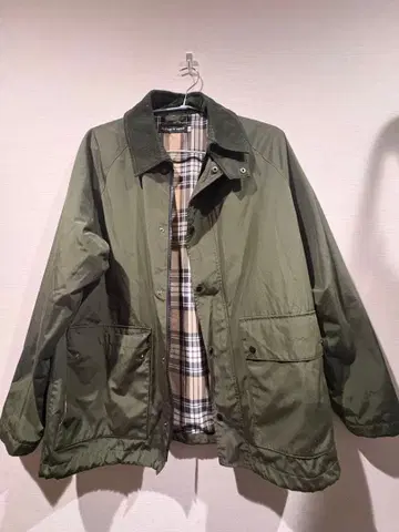 올리브 그린 자켓